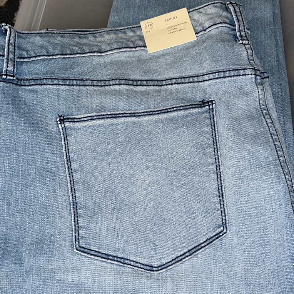 NWT Universal Thread embroidered jeans - Picture 3 of 13